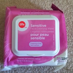*FREE* Sensitive Skin Makeup Remover Wipes